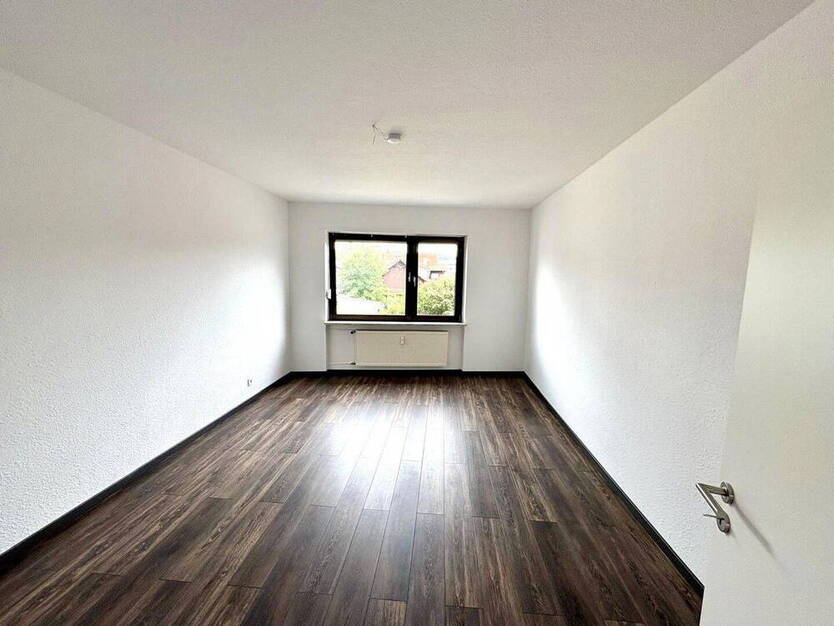 Top renovierte 3 Zimmer Wohnung Zentrum Dudweiler Uninähe