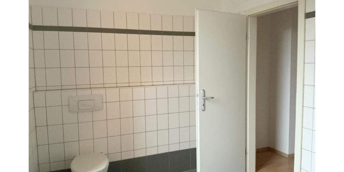 Etagenwohnung Limbach-Oberfrohna Oberfrohna - 2 Zimmer, 75 m&sup2;, 320&euro; | Angebot:25928876