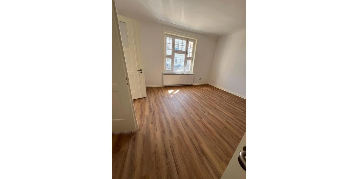 Etagenwohnung Güstrow - 4 Zimmer, 100 m&sup2;, 1.000&euro; | Angebot:25850147