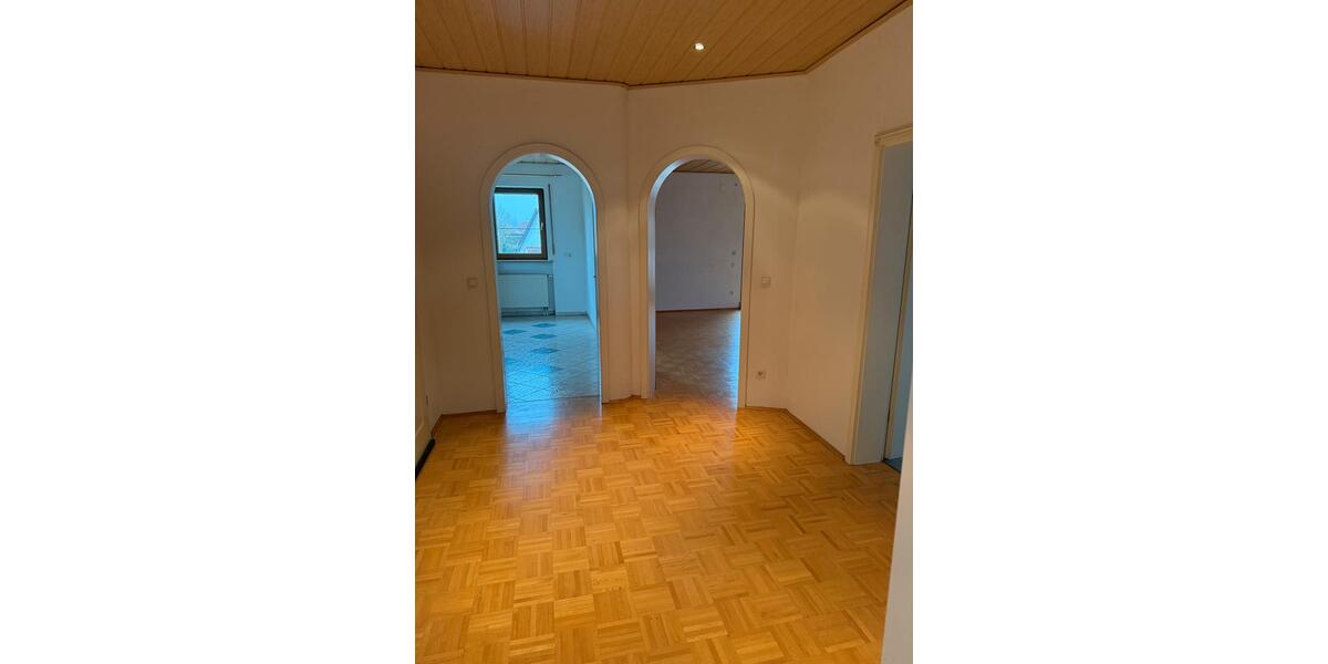 Dachgeschoßwohnung Bad Windsheim - 4 Zimmer, 145 m&sup2;, 1.150&euro; | Angebot:24658267