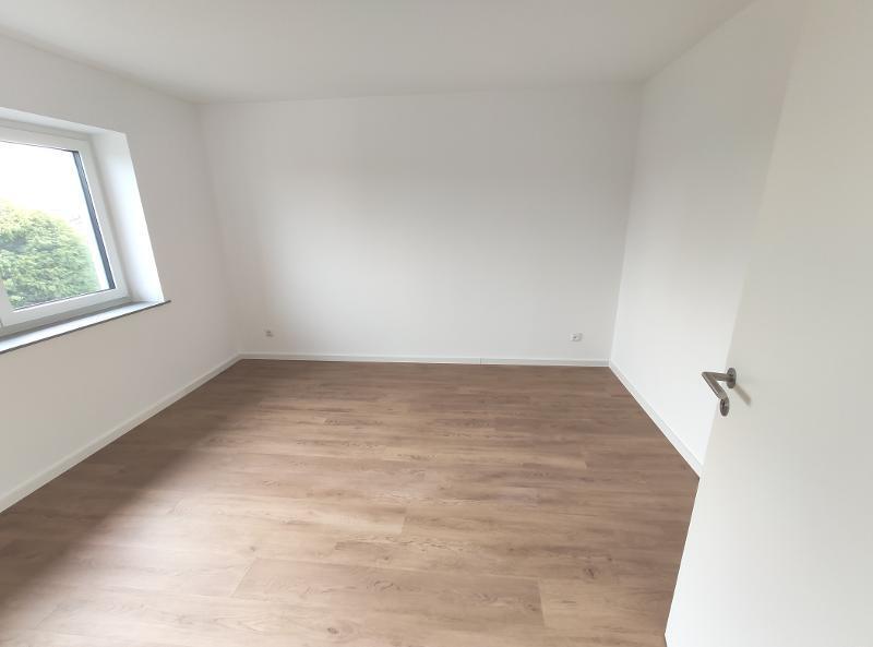 Neu saniertes Einfamilienhaus mit Garage, Garten, Wärmepumpe und Mieter–Strom
