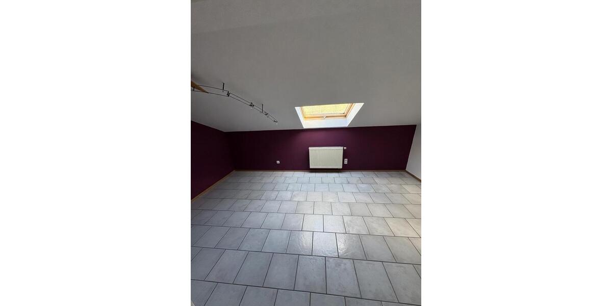 Dachgeschoßwohnung Mossautal - 5 Zimmer, 115 m&sup2;, 1.000&euro; | Angebot:25947874