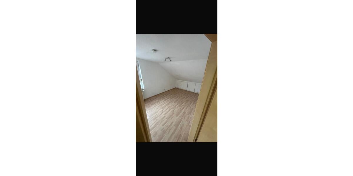Dachgeschoßwohnung Beilstein - 4 Zimmer, 74 m&sup2;, 1.150&euro; | Angebot:26676242