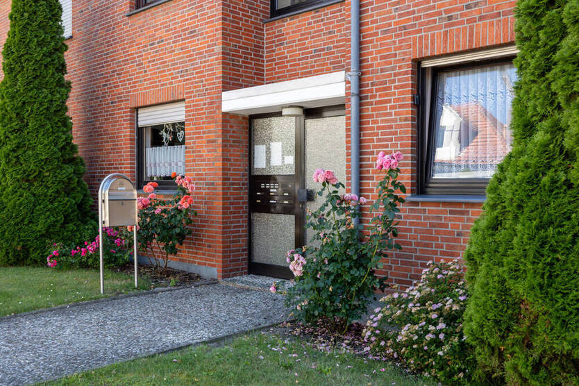 *** großer BALKON - GARAGE - CITYNAH - ROLLLÄDEN ***