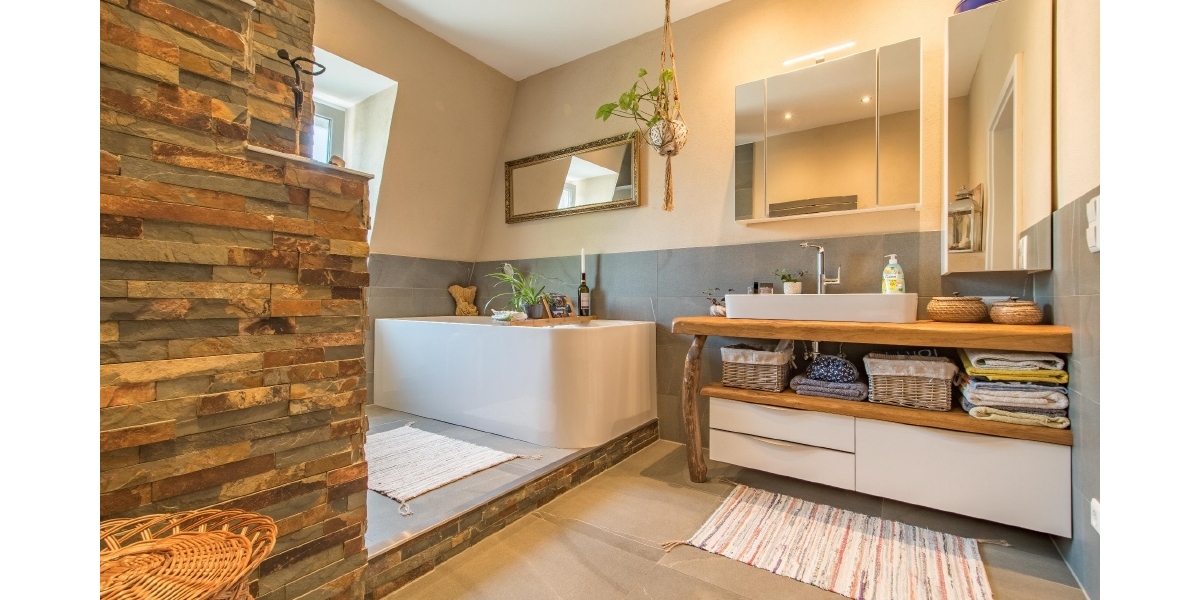 DACHTERRASSE – WANNEN-DUSCHBAD MIT FENSTER – GÄSTE-WC – EINBAUKÜCHE – MAISONETTE - Dachgeschoßwohnung Dresden Löbtau | Angebot:26012849