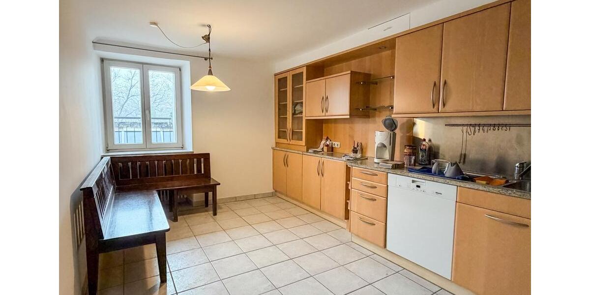 Maisonettenwohnung Tittmoning - 9 Zimmer, 300 m&sup2;, 1.900&euro; | Angebot:25851402