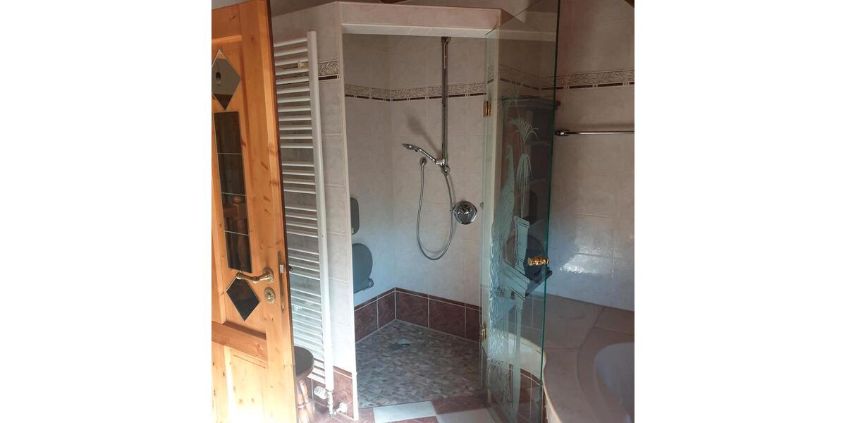 Dachgeschoßwohnung Herrieden - 3.5 Zimmer, 150 m&sup2;, 1.180&euro; | Angebot:25326585