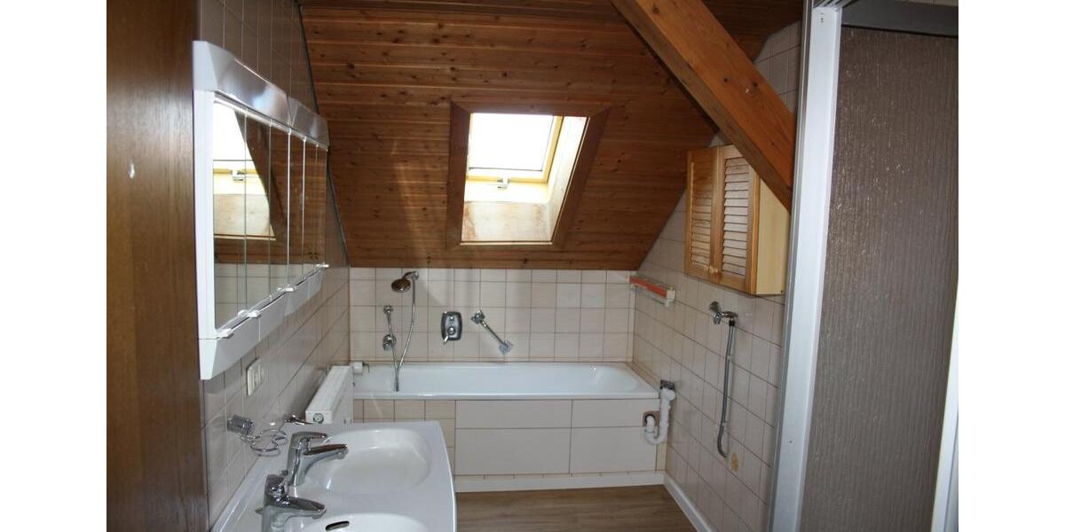 Dachgeschoßwohnung Patersdorf - 5 Zimmer, 140 m&sup2;, 770&euro; | Angebot:24495165