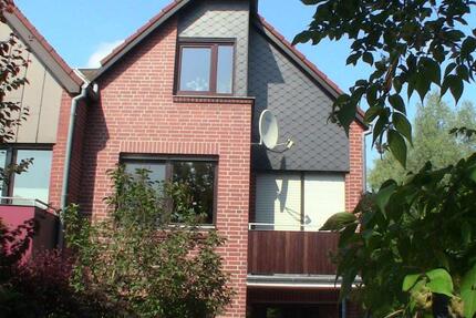 Schönes REH in Stade-Campe mit 6 Zimmern, Keller, Garten, Garage
