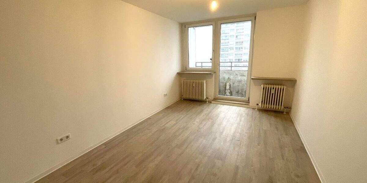 Zimmer Nürnberg Langwasser - 3 Zimmer, 80 m&sup2;, 899&euro; | Angebot:25780095