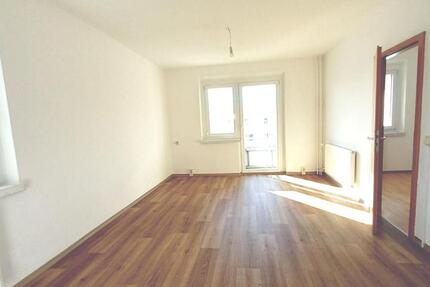 Wohnung Schmalkalden - 3 Zimmer, 64 m&sup2;, 352&euro; | Angebot:25916927