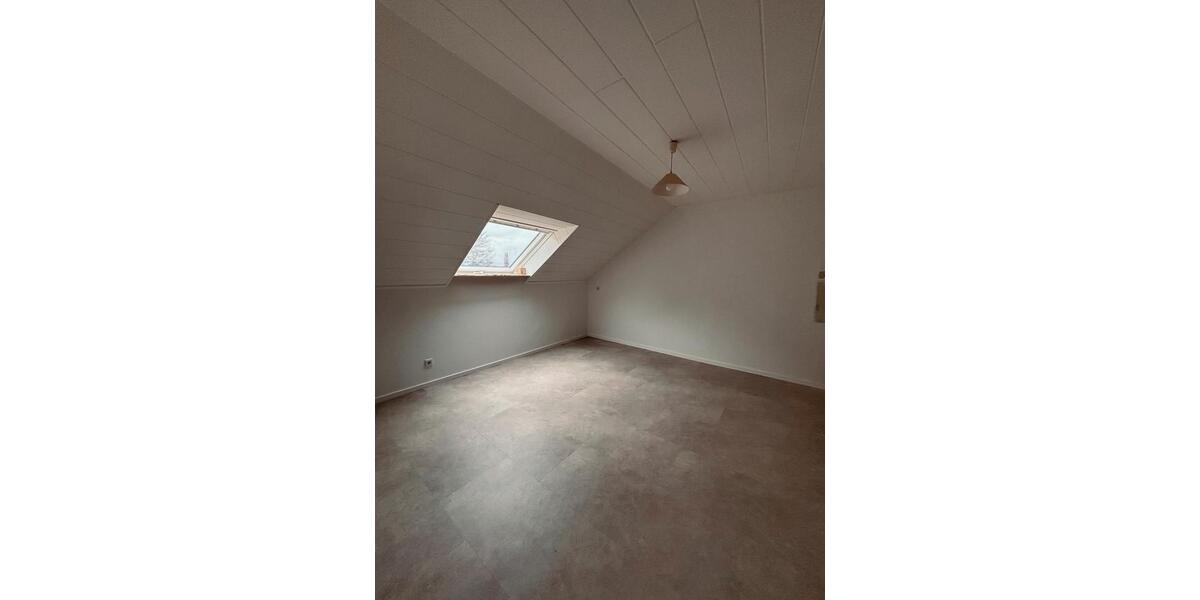 Dachgeschoßwohnung Lippstadt Overhagen - 4 Zimmer, 117 m&sup2;, 1.055&euro; | Angebot:25170835