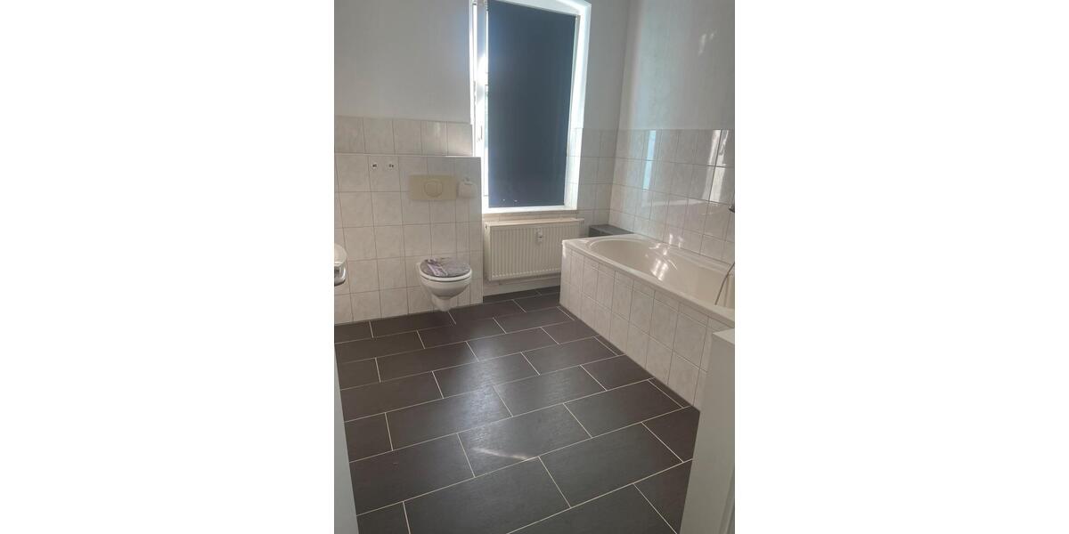 Etagenwohnung Eisenberg - 1 Zimmer, 63 m&sup2;, 400&euro; | Angebot:25935105