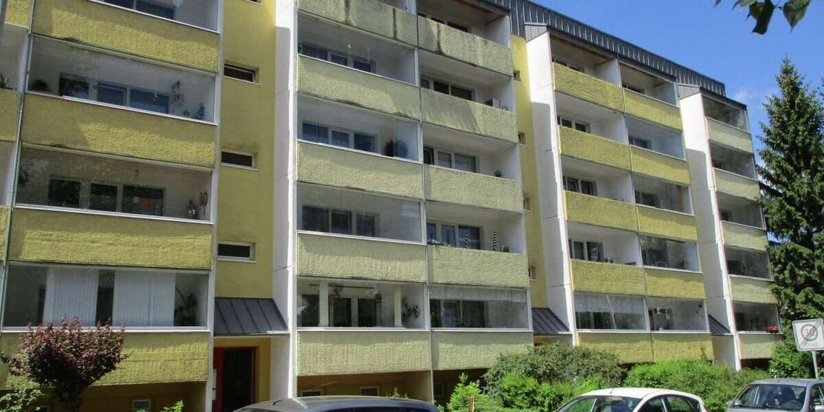 Etagenwohnung Neubrandenburg Oststadt - 3 Zimmer, 61 m&sup2;, 270&euro; | Angebot:25409476