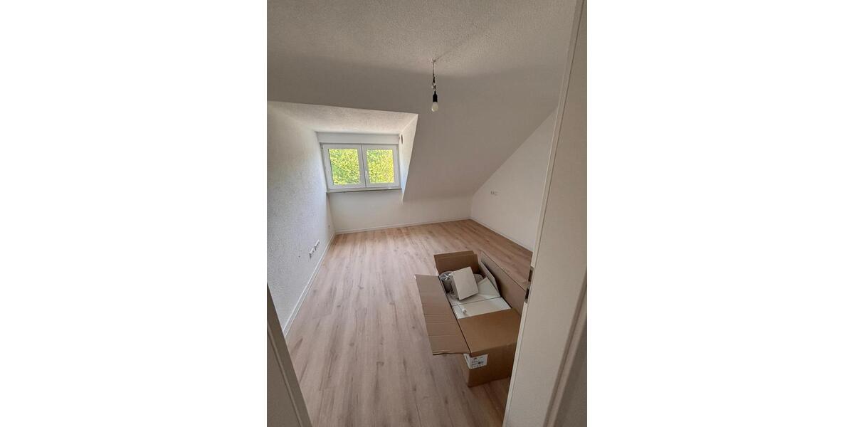 Dachgeschoßwohnung Allmersbach im Tal - 4 Zimmer, 75 m&sup2;, 1.100&euro; | Angebot:26383065