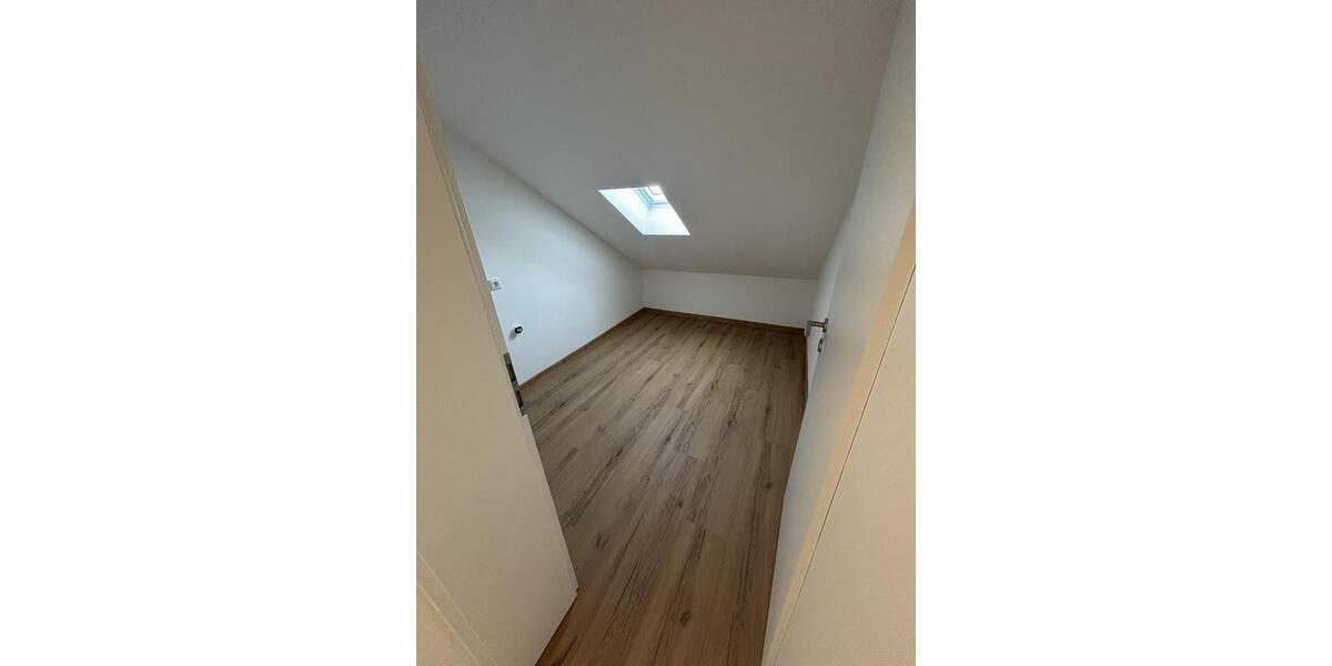 Dachgeschoßwohnung Wettenberg - 3.5 Zimmer, 82 m&sup2;, 1.150&euro; | Angebot:26644572