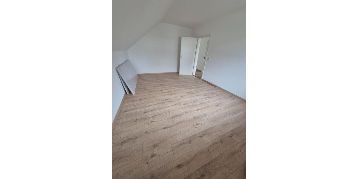 Dachgeschoßwohnung Wiesbaden Mainz-Kostheim - 3 Zimmer, 87 m&sup2;, 1.269&euro; | Angebot:25431440