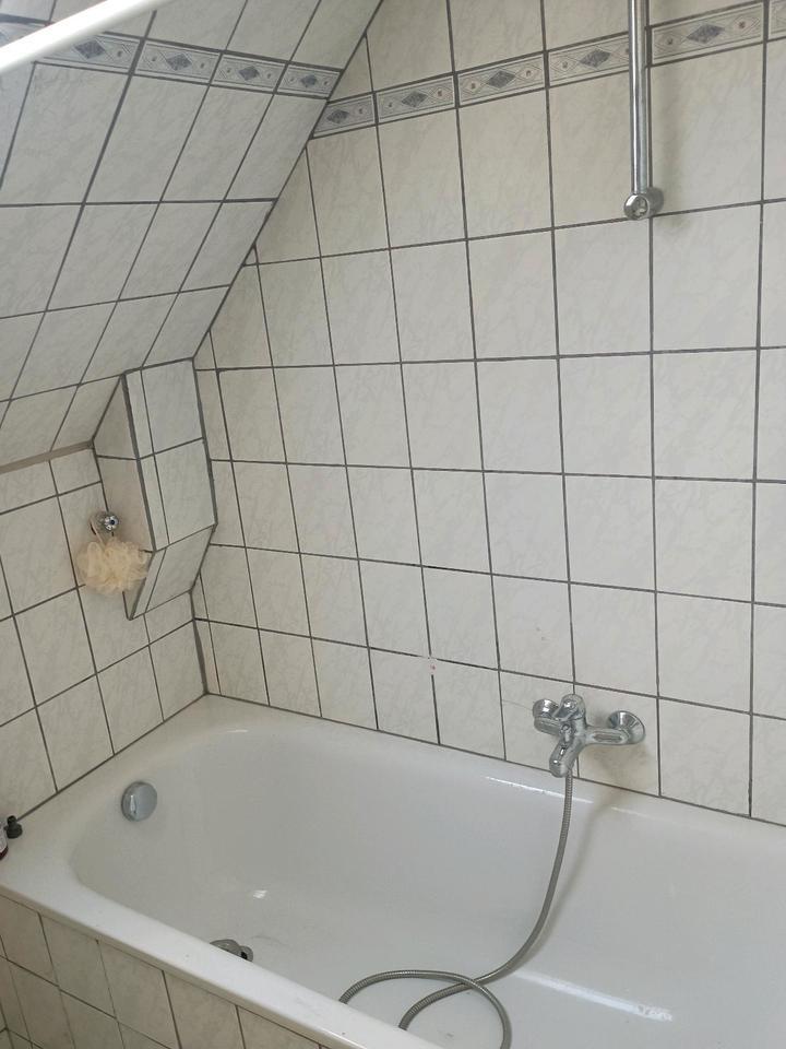 ein WG Zimmer für eine Studentin in Duisburg