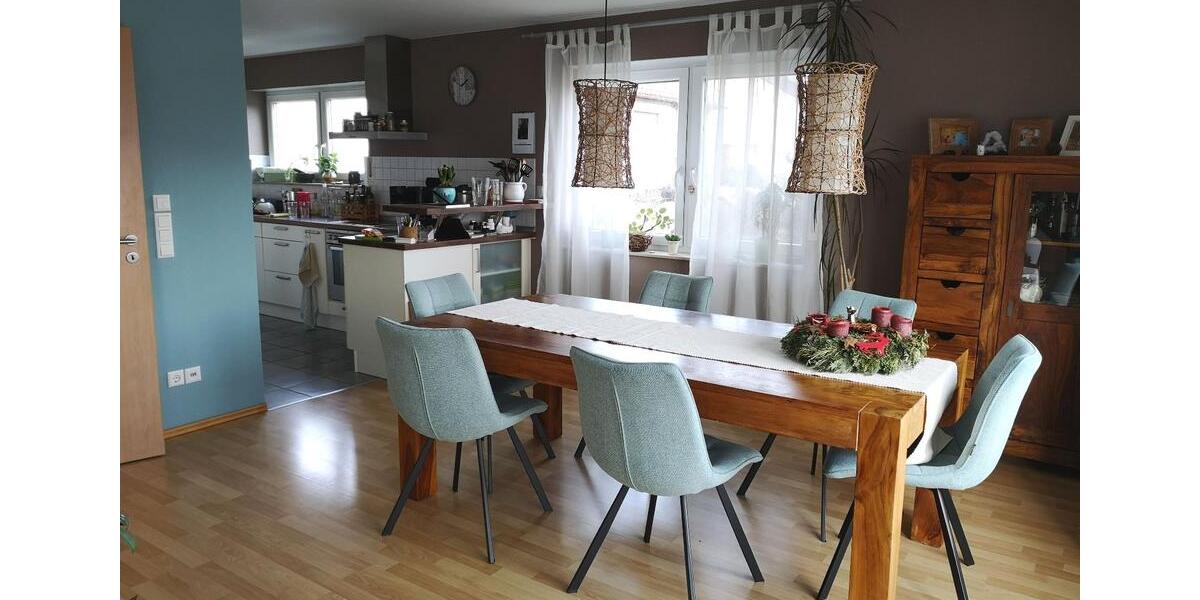 Lichtdurchflutete 4,5 Zimmer Wohnung mit Balkon 4.5 zimmer