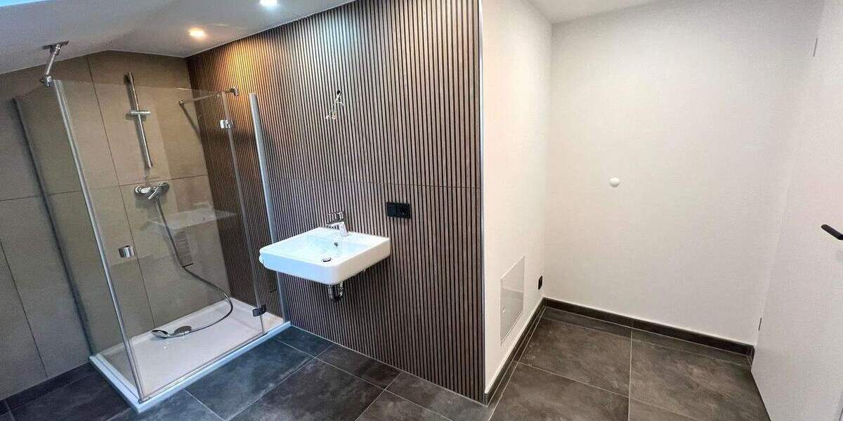 Zimmer Nußbaum - 3 Zimmer, 85 m&sup2;, 1.050&euro; | Angebot:25683775