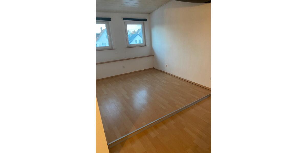 Dachgeschoßwohnung Gießen Wieseck - 15 Zimmer, 15 m&sup2;, 420&euro; | Angebot:25790590
