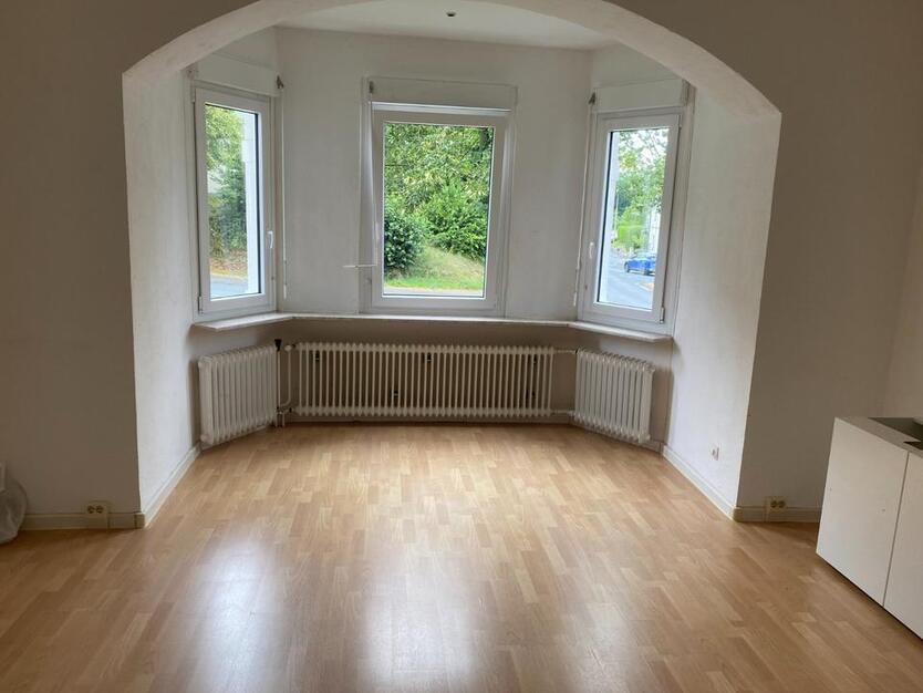 Hübsche, großzügige Erdgeschoßwohnung mit Balkon und Garage