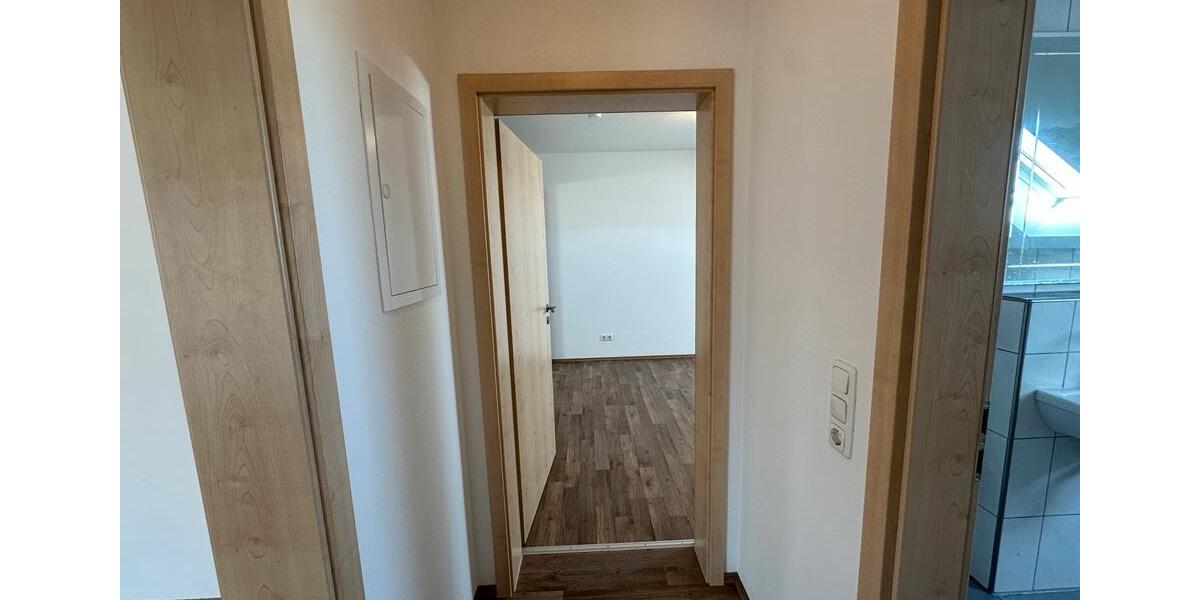 Dachgeschoßwohnung Pentling - 2 Zimmer, 76 m&sup2;, 1.205&euro; | Angebot:26505545