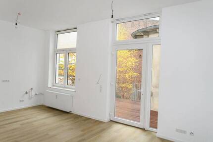Neu renovierte, große Wohnung mit EinliegerWohnung zu vermieten
