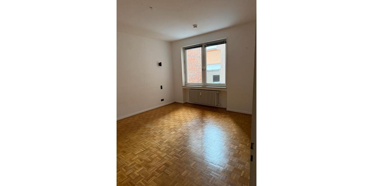 Erdgeschoßwohnung Hameln - 3.5 Zimmer, 133 m&sup2;, 1.600&euro; | Angebot:24804008