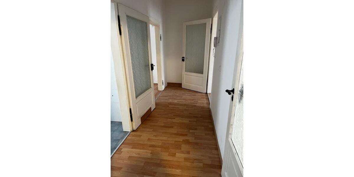Etagenwohnung Weißenfels - 3 Zimmer, 81 m&sup2;, 486&euro; | Angebot:26051008