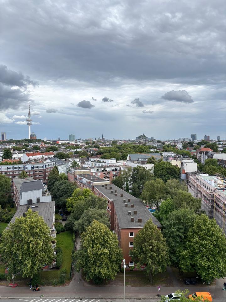 Möblierte 1-Zimmer-Wohnung mit Loggia & Tiefgarage in Hamburg-Eim