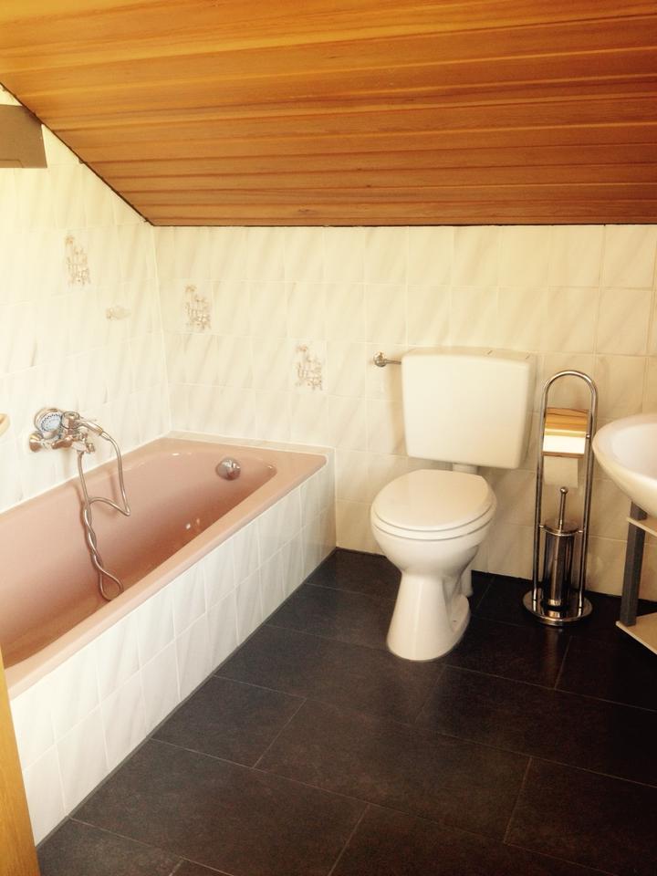 Gemütliche 3-Zimmer-Dachgeschosswohnung in Owingen zu vermieten zimmer