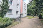 **Was will man mehr? +Balkon +frisch gestrichen +Laminat +modernes Badezimmer** zimmer
