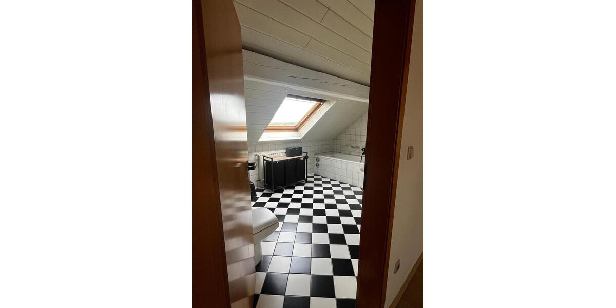 Dachgeschoßwohnung Heusweiler - 3 Zimmer, 85 m&sup2;, 510&euro; | Angebot:26225909