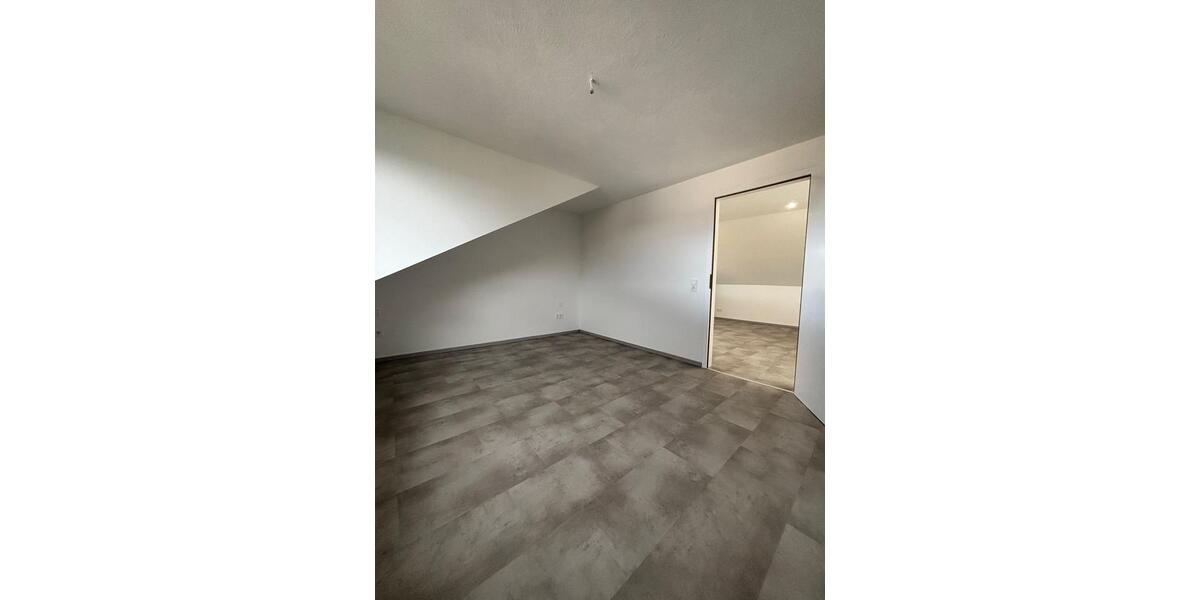 Dachgeschoßwohnung Sankt Ingbert - 2 Zimmer, 60 m&sup2;, 600&euro; | Angebot:24953980