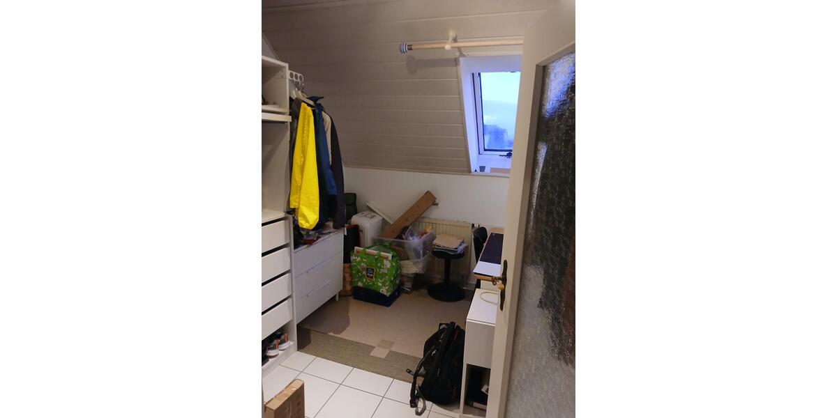 Dachgeschoßwohnung Butzbach - 5 Zimmer, 67 m&sup2;, 640&euro; | Angebot:25129107