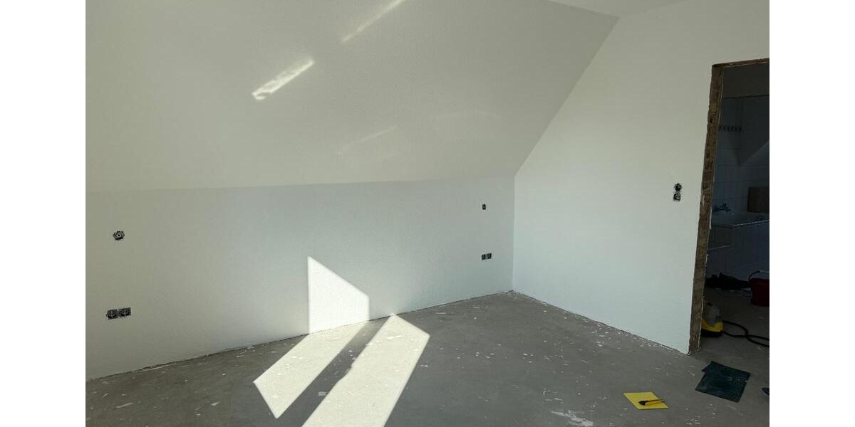 Helle, frisch renovierte Dachgeschosswohnung 5 zimmer