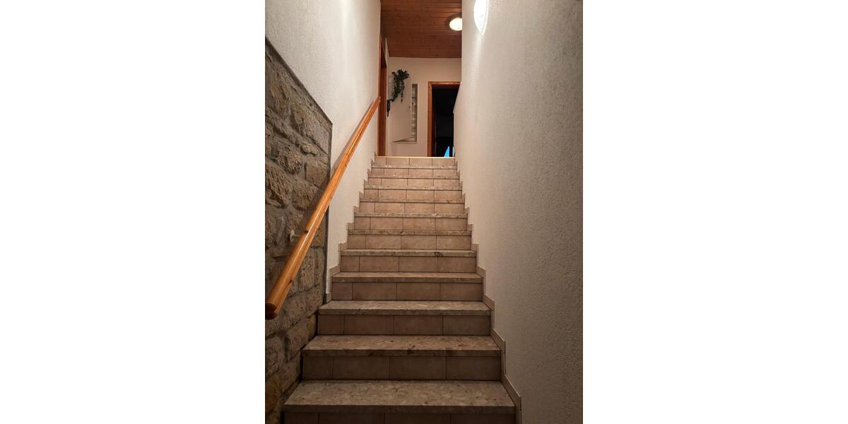 Hochparterre Waldböckelheim - 5 Zimmer, 141 m&sup2;, 1.250&euro; | Angebot:24865602