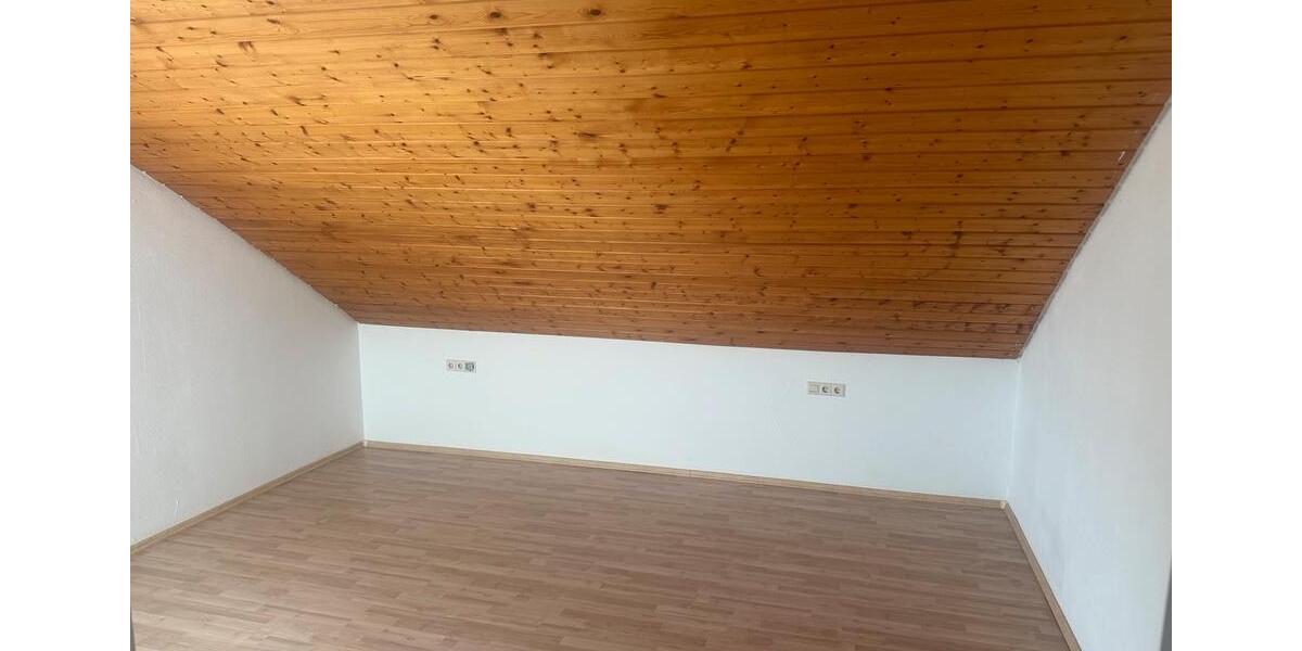 Dachgeschoßwohnung Dauchingen - 3.5 Zimmer, 85 m&sup2;, 800&euro; | Angebot:25841307