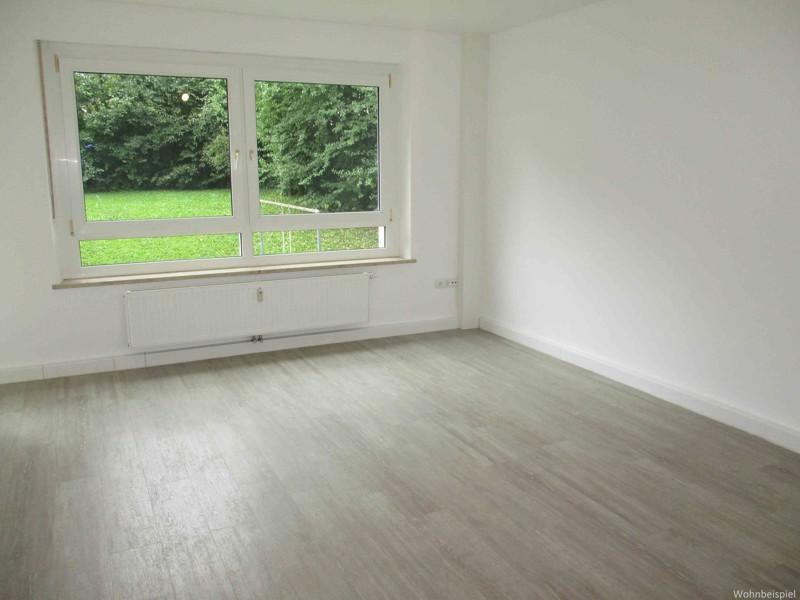 Renovierte 3 - Zimmer Wohnung mit Balkon in modernisierter Wohnanlage!