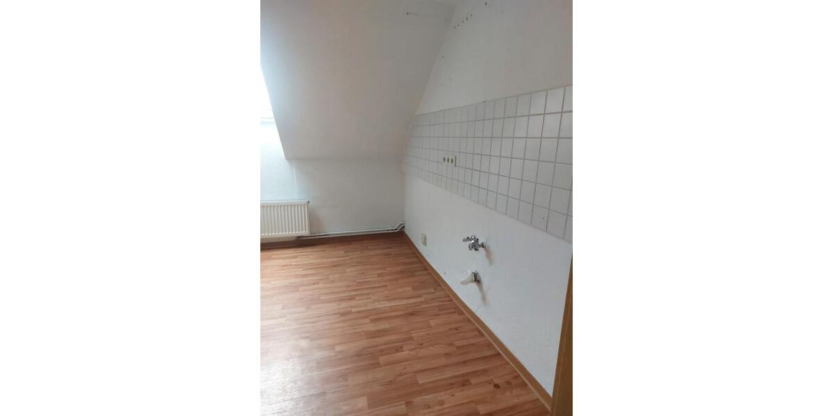 Dachgeschoßwohnung Braunsbedra - 2 Zimmer, 37 m&sup2;, 275&euro; | Angebot:24769932