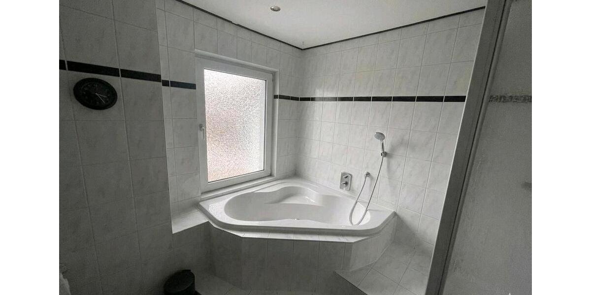 Dachgeschoßwohnung Bad Neuenahr-Ahrweiler Ahrweiler - 3 Zimmer, 80 m&sup2;, 860&euro; | Angebot:26040615