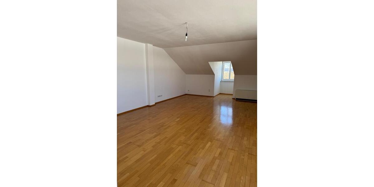 Dachgeschoßwohnung Schöllnach - 2 Zimmer, 88 m&sup2;, 600&euro; | Angebot:26101489