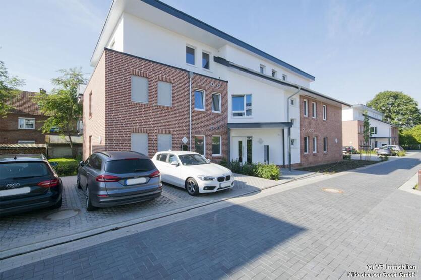 Zentral gelegene 2-Zimmer-Erdgeschoßwohnung mit Einbauküche und Terrasse