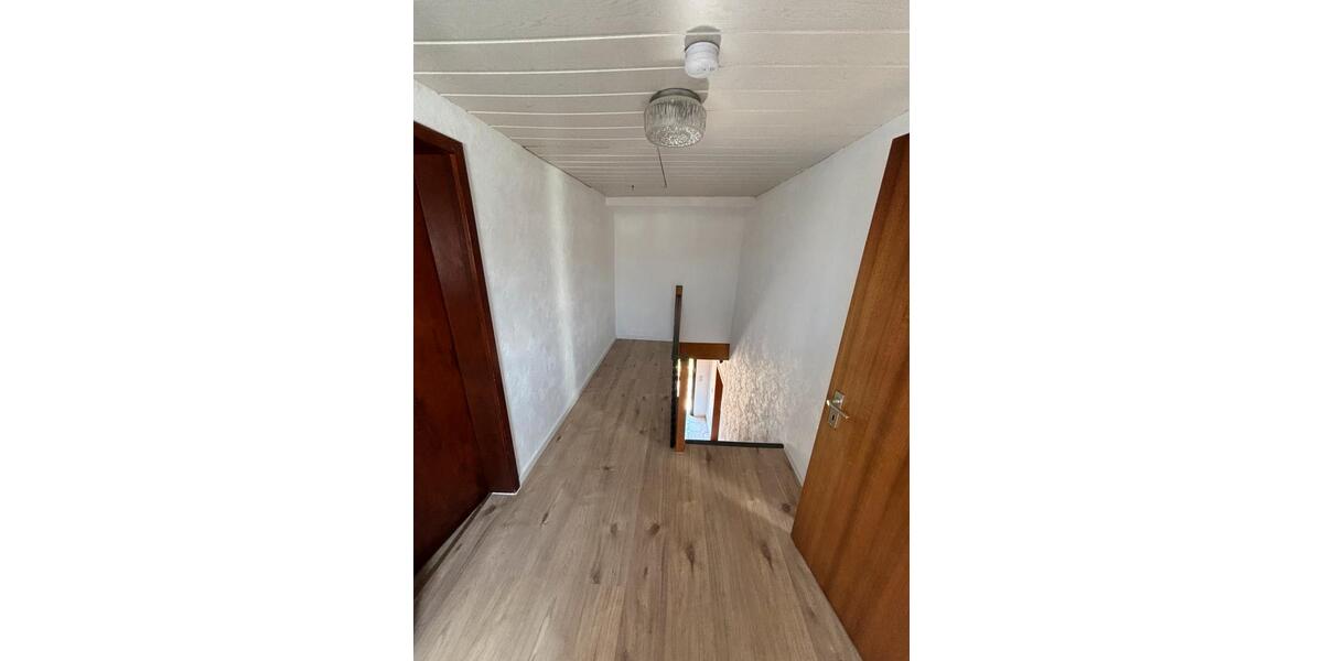 Wohnung Haus zur Miete inklusive Doppelgarage sowie Garten 9 zimmer