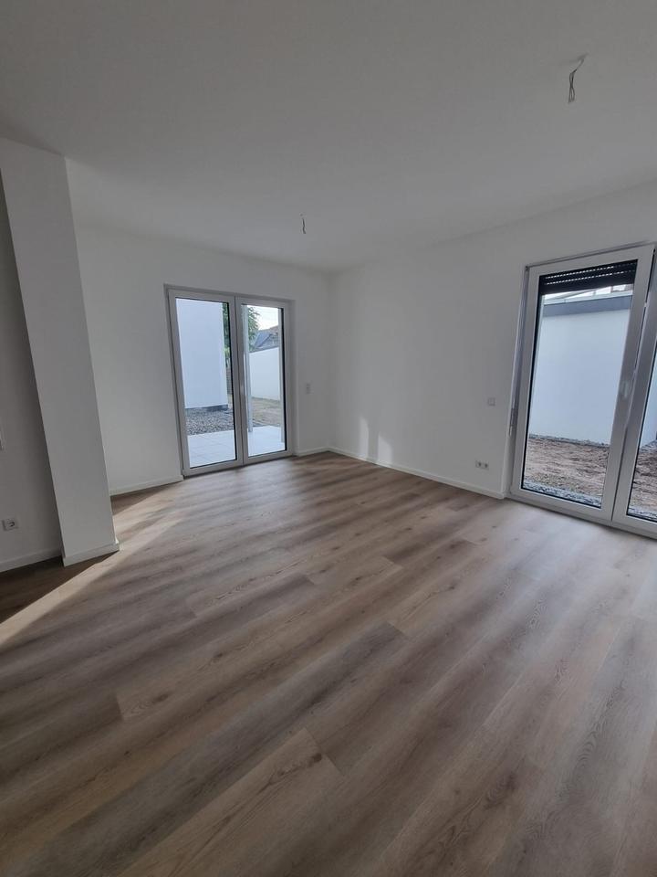 Erstbezug! Moderne 2-Zimmer-NeubauWohnung mit Terrasse in Schloß Neuhaus – ab 01.08. verfügbar (WE 3)