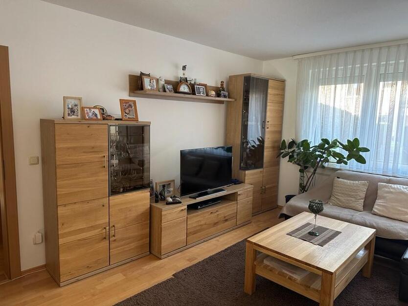 Helle 4,5-ZKB-Erdgeschoßwohnung mit Terrasse, Garten und Tiefgar