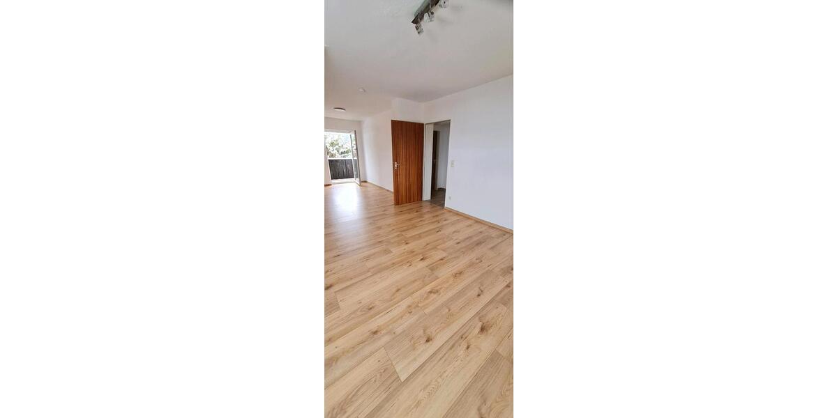 Grose 3-Zimmer Wohnung mit überdachtem Balkon 3 zimmer