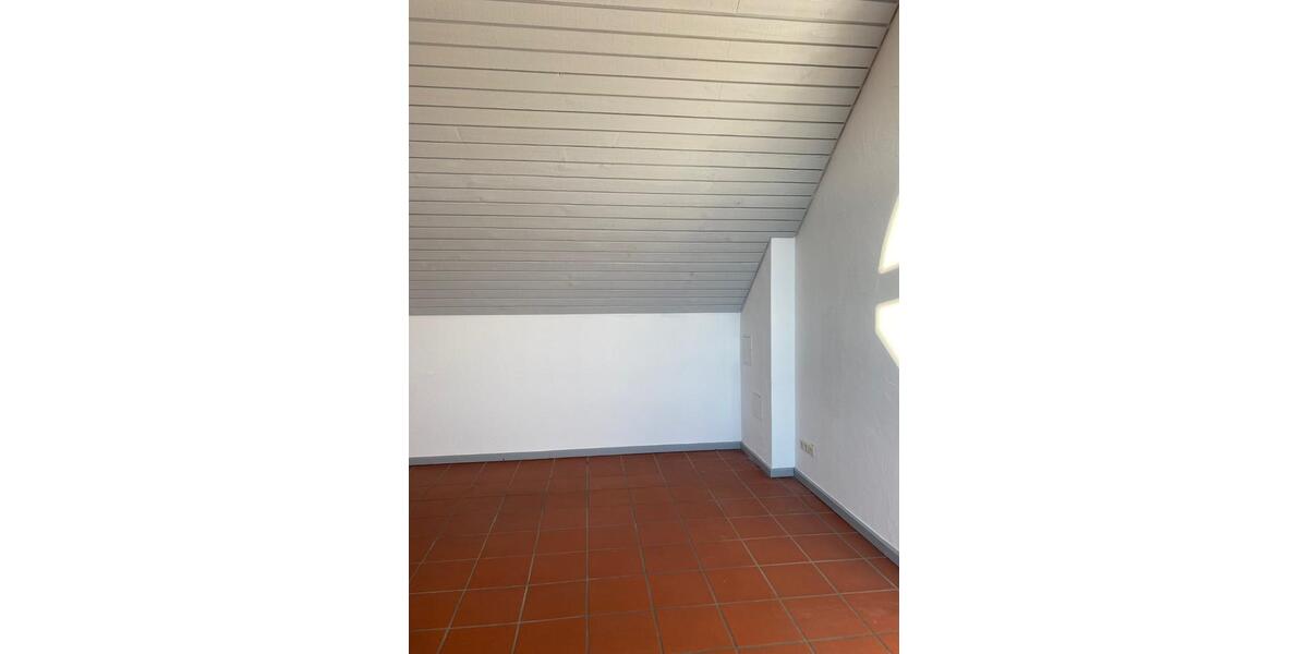 Dachgeschoßwohnung Würzburg Steinbachtal - 3 Zimmer, 82 m&sup2;, 950&euro; | Angebot:24477702