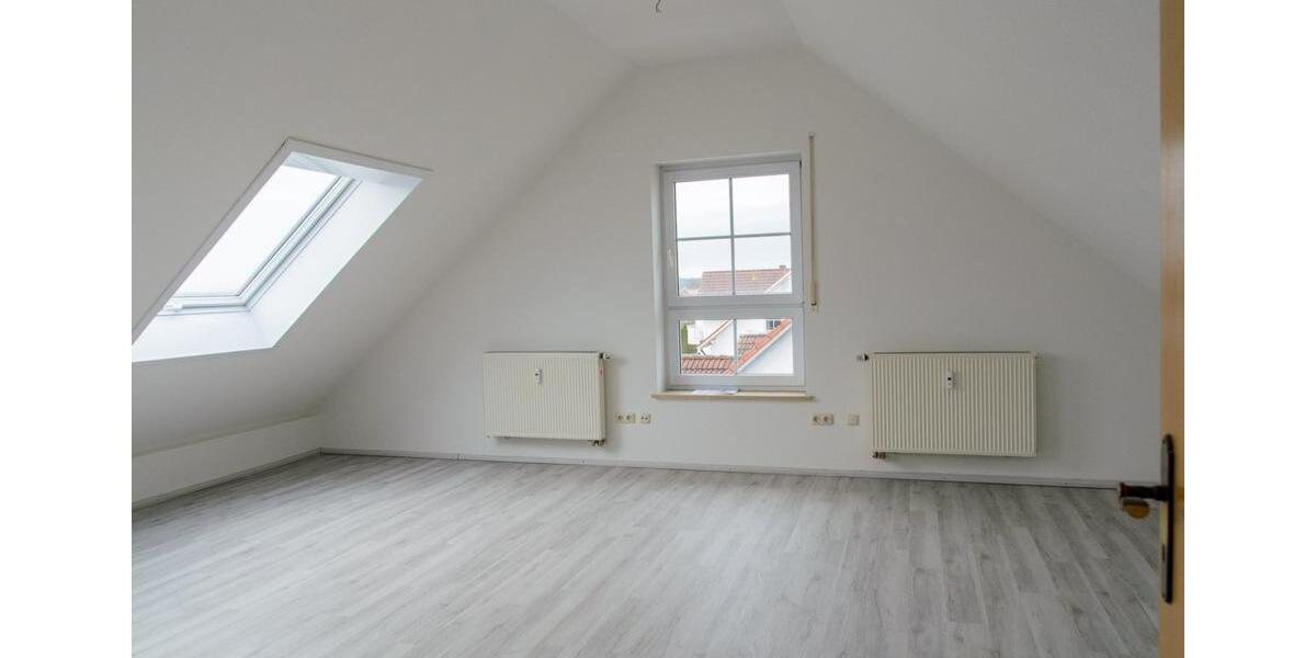 Frisch sanierte helle 3-Zimmer-DG-Wohnung mit Balkon 3 zimmer